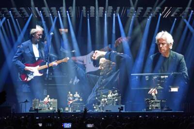 Phil Collins - Peter Gabriel - Mike Rutherford - Phil Collins And Genesis Bid Farewell To Touring In Final London Show - deadline.com - USA