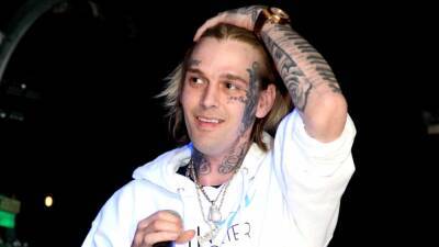 Aaron Carter Gets Giant Butterfly Face Tattoo in Honor of His Late Sister - www.etonline.com - Laos