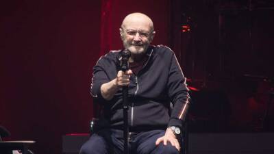 Lily Collins - Phil Collins - Phil Collins Bids Farewell to Fans at Final Genesis Concert - etonline.com - London