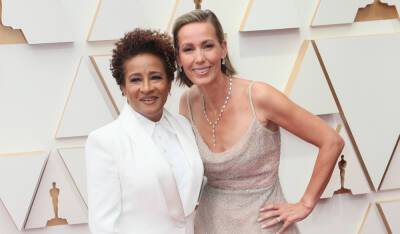 Oscars Co-Host Wanda Sykes Is Joined by Wife Alex on the Red Carpet - See Photos! - www.justjared.com - Hollywood - Hawaii