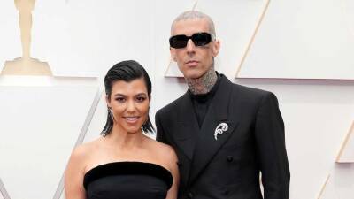 Kourtney Kardashian and Travis Barker Hit Oscars 2022 Red Carpet, Making Her the First Kardashian to Attend - www.etonline.com - Los Angeles