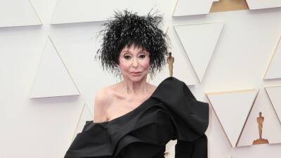 Rita Moreno Still Knows How to Shut Down the Red Carpet at the Oscars 2022 - www.glamour.com
