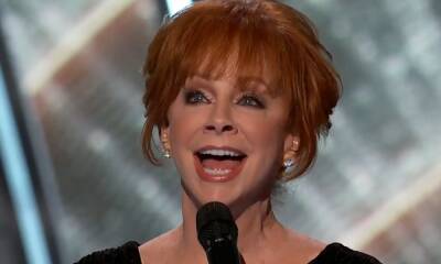 Reba McEntire leaves audience in tears after 'emotional' Oscars performance - hellomagazine.com - county Warren