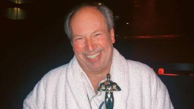 Hans Zimmer Reacts to Oscar Win in Bathrobe: ‘Who Else Has Pajamas Like This?’ (Video) - thewrap.com