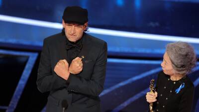 ‘CODA’ Star Troy Kotsur Becomes First Deaf Male Actor to Win the Oscar - thewrap.com - Britain - Arizona
