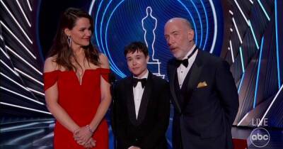 Watch Juno’s Jennifer Garner, Elliot Page and J.K. Simmons Reunite at 2022 Oscars: Video - www.usmagazine.com - Canada