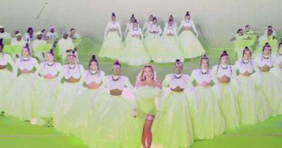 Kim Kardashian - prince Andrew - Drew Barrymore - Richard - Venus Williams - Serena Williamsа - Beyoncé performs with Blue Ivy in tennis ball-inspired outfit during Oscars performance - msn.com - California - Russia - city Compton, state California - Virginia