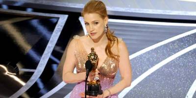Jessica Chastain - Tammy Faye - Jessica Chastain Pays Tribute to LGBTQ+ Community in Best Actress Oscar Speech - justjared.com