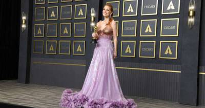 Billie Eilish - Louis Vuitton - Zoe Kravitz - Jessica Chastain - Emilia Jones - Richard - Jessica Chastain wows in stunning sequin gown at 2022 Oscars - msn.com - Britain