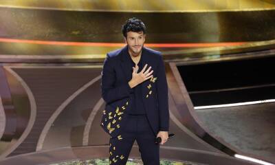 Sebastián Yatra cries backstage after performing ‘Dos Oruguitas’ at the 94th Academy Awards - us.hola.com - Los Angeles - USA - Colombia