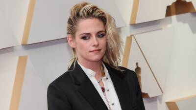 Kristen Stewart Ditched Her Heels Immediately After Walking the Oscars Red Carpet - www.glamour.com