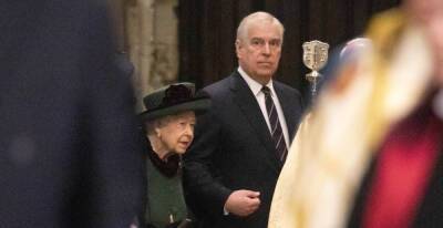 Elizabeth Queenelizabeth - prince Philip - Robert Jobson - Royal Navy - New Report Emerges About Queen Elizabeth & If She Believes Prince Andrew Amid Their New Photos Together - justjared.com - London - Virginia - county Andrew