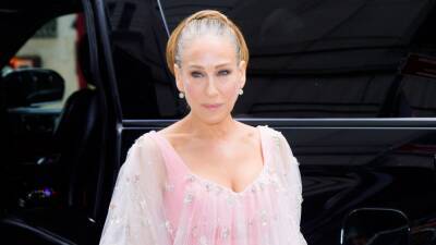 Sarah Jessica Parker's Pink Gown Is So Glamorous I Can't Stand It - www.glamour.com - New York - New York