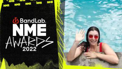 Natalie Imbruglia - Dan Smith - Olivia Rodrigo - Rhian Daly - Watch Lorde’s poolside acceptance for Best Song In The World at the BandLab NME Awards 2022 - nme.com - New Zealand - county Isle Of Wight