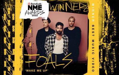 Billie Eilish - Sam Fender - Daisy May - Yannis Philippakis - Foals win Best Music Video at the BandLab NME Awards 2022 for ‘Wake Me Up’ - nme.com - Britain - county Wake