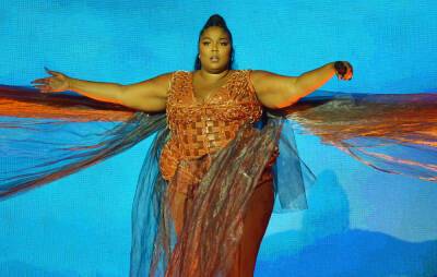 Lizzo calls herself a “body icon”, says she “wasn’t supposed to be a sex symbol” - www.nme.com