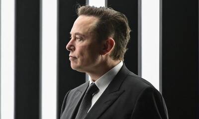 Elon Musk contracts COVID for second time as Tesla suspends production in Shanghai - us.hola.com - city Shanghai