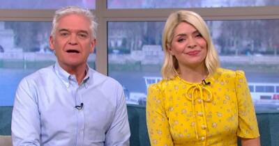 ITV This Morning viewers spot something 'dodgy' on Holly Willoughby's dress - www.manchestereveningnews.co.uk