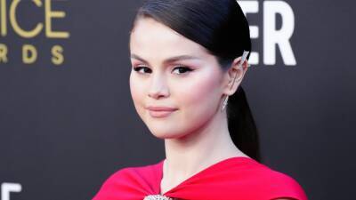 Selena Gomez Just Revealed New Bottleneck Bangs - www.glamour.com