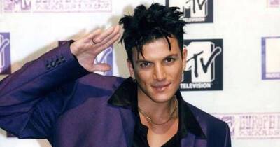 Peter Andre has fans in stitches as he shows son Junior picture of himself wearing the exact same outfit 25 years ago - www.msn.com