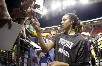 Phoenix Mercury - WNBA All-Star Player Brittney Griner Detained By Russians For Alleged Drug Violations - deadline.com - USA - Ukraine - Russia - city Moscow