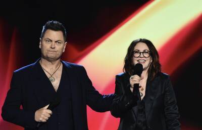 Megan Mullally and Nick Offerman Yell ‘F— Off and Go Home, Putin!’ While Hosting Spirit Awards - variety.com - California - Ukraine - Russia