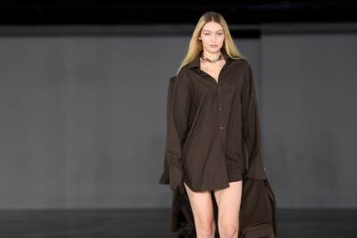 Gigi Hadid Donating Fall 2022 Fashion Show Earnings To Ukraine & Palestine - etcanada.com - Ukraine - Russia - county Hand - Palestine - Beyond