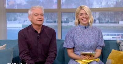 Holly Willoughby - Phillip Schofield - Les Dawson - Alice Beer - Holly Willoughby giggles as she’s caught adjusting Spanx on This Morning - ok.co.uk