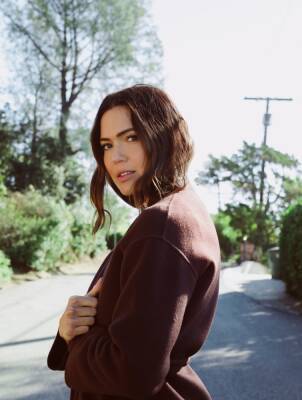 Mandy Moore Releases New Track ‘Real Life’ Off Forthcoming Album Featuring Husband Taylor Goldsmith, Announces Tour - etcanada.com