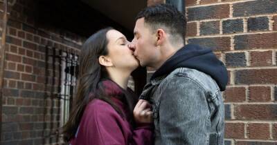 ITV Corrie's Elle Mulvaney looks 'cute' with stunning new look as soap romance hots up for Amy Barlow - www.manchestereveningnews.co.uk