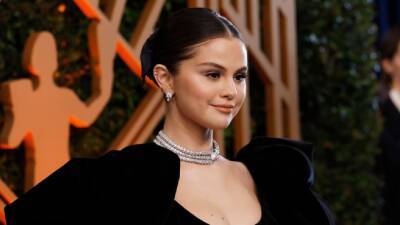 Selena Gomez Confirms She's Single While Debuting New Hairstyle - www.etonline.com - New York