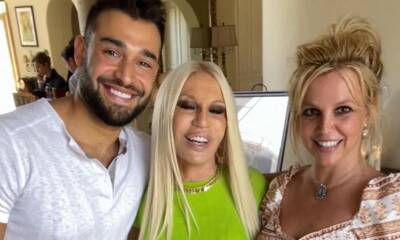 Donatella Versace stands by her friend Britney Spears - us.hola.com - city Milan