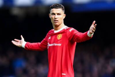 Cristiano Ronaldo Apologizes After Smashing Young Fan’s Phone - etcanada.com - Manchester