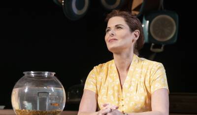 ‘Birthday Candles’ Broadway Review: Debra Messing Bakes Up A Life In New Dramedy - deadline.com - USA