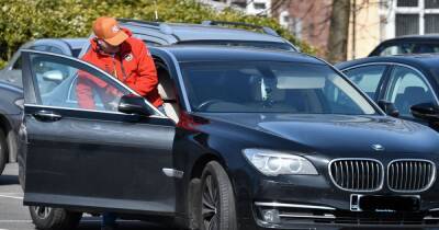Coronation Street's Simon Gregson pictured catching a lift to his car after Aintree bust-up - www.manchestereveningnews.co.uk - Dublin