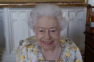 Elizabeth Queenelizabeth - prince Philip - Elizabeth Ii II (Ii) - Royal Family - Harper Collins - Queen Elizabeth Ii - Queen Elizabeth, just like us, cut her hair at home during lockdown - nypost.com - Britain