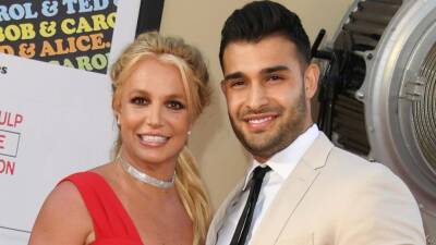 Britney Spears Says She Has a 'Small Belly' Following Pregnancy Announcement - www.etonline.com