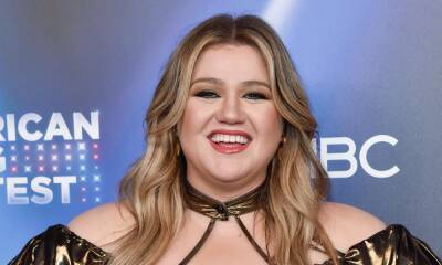 Kelly Clarkson celebrates incredible honor for her talk show - hellomagazine.com - USA