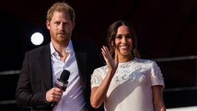 Prince Harry, Meghan make surprise visit to queen at Windsor - abcnews.go.com - Britain - Netherlands - Hague