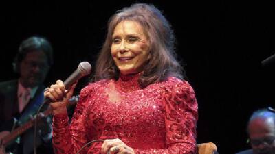 Loretta Lynn receives 90th birthday wishes from country music greats Garth Brooks, Dolly Parton and more - www.foxnews.com