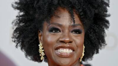 Viola Davis's Latest Fashion Move Is Straight Out of Michelle Obama's Playbook - www.glamour.com - Botswana - county Stewart