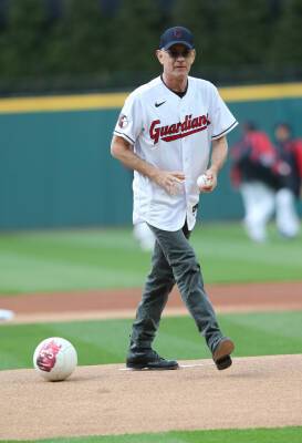 Tom Hanks Struggles With Wilson As He Throws The First Pitch At The Cleveland Guardians Game - etcanada.com - county Cleveland