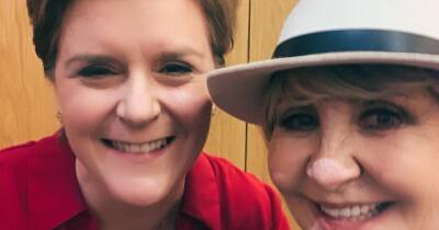 Nicola Sturgeon and Scots singer Lulu pose for selfie at Glasgow event - www.dailyrecord.co.uk - Scotland