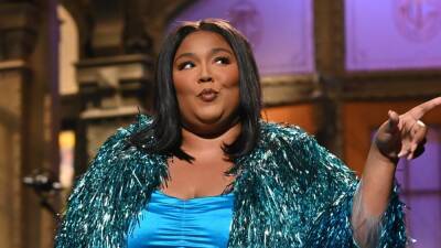 Lizzo Addressed Those Chris Evans Baby Rumors In Her Saturday Night Live Monologue - www.glamour.com