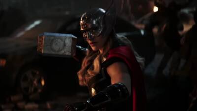 Chris Hemsworth - Taika Waititi - Natalie Portman - Jane Foster - 'Thor: Love and Thunder': See Natalie Portman Wield Mjolnir as Mighty Thor in First Teaser - etonline.com