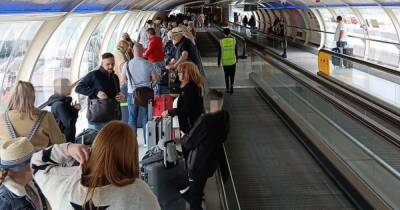 Manchester Airport and TUI apologise for delays on 'Manic Monday' with huge queues at check-in and security - manchestereveningnews.co.uk - Florida - Manchester - city Orlando, state Florida