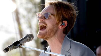 Finneas Performs 4*Town Song ‘Nobody Like U’ From ‘Turning Red’ at Coachella (Video) - thewrap.com