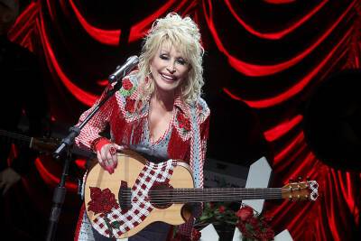 Dolly Parton Remembers Being Told ‘Not To Look So Cheap’ Early In Her Career - etcanada.com - county Early