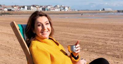 Jane McDonald's amazing 4 stone weight loss stays off by only eating one type of bread - www.msn.com
