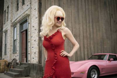 Marilyn Monroe - Emmy Rossum - Sam Esmail - Hamish Linklater - Martin Freeman - Lukas Gage - Michael Angarano - Emmy Rossum Is ‘Whatever You Want Me To Be’ In ‘Angelyne’ Limited Series Trailer - etcanada.com - Los Angeles - Los Angeles